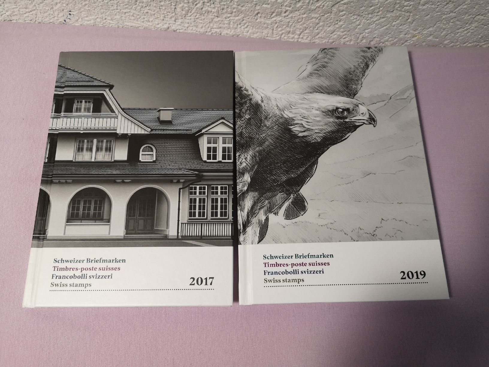 Tutti i francobolli: 2 x BRIEFMARKENALBUM 2017 2019 – Nuovo (secondo la descrizione) da MUEHLEBERG venduto da Cocolinette