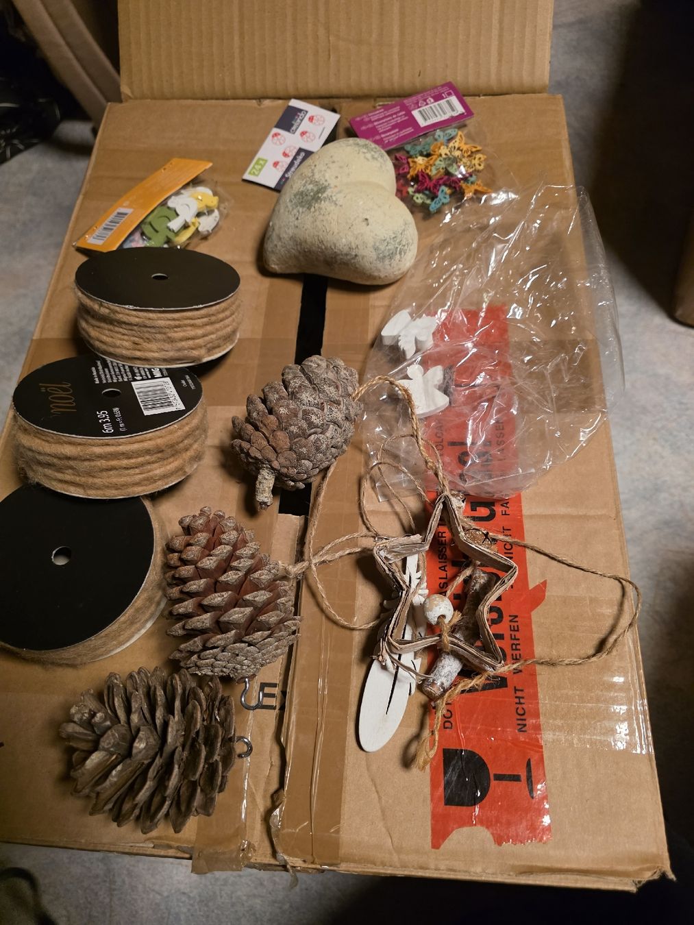 Tutte le decorazioni: Bastelmaterial Dekoration Bänder teils angebrochen. – Nuovo (secondo la descrizione) da Schlattingen venduto da Buio79 5