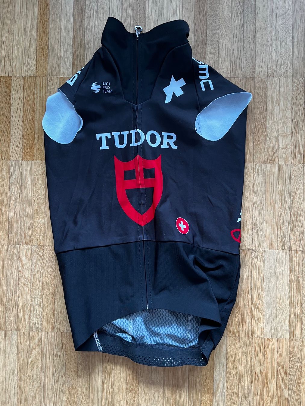 Assos Gilet & Giacche: Assos Tudor Gilet – Usato da Emmenbrücke venduto da Rol.T