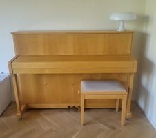 Klavier Yamaha mit Hocker guter Zustand