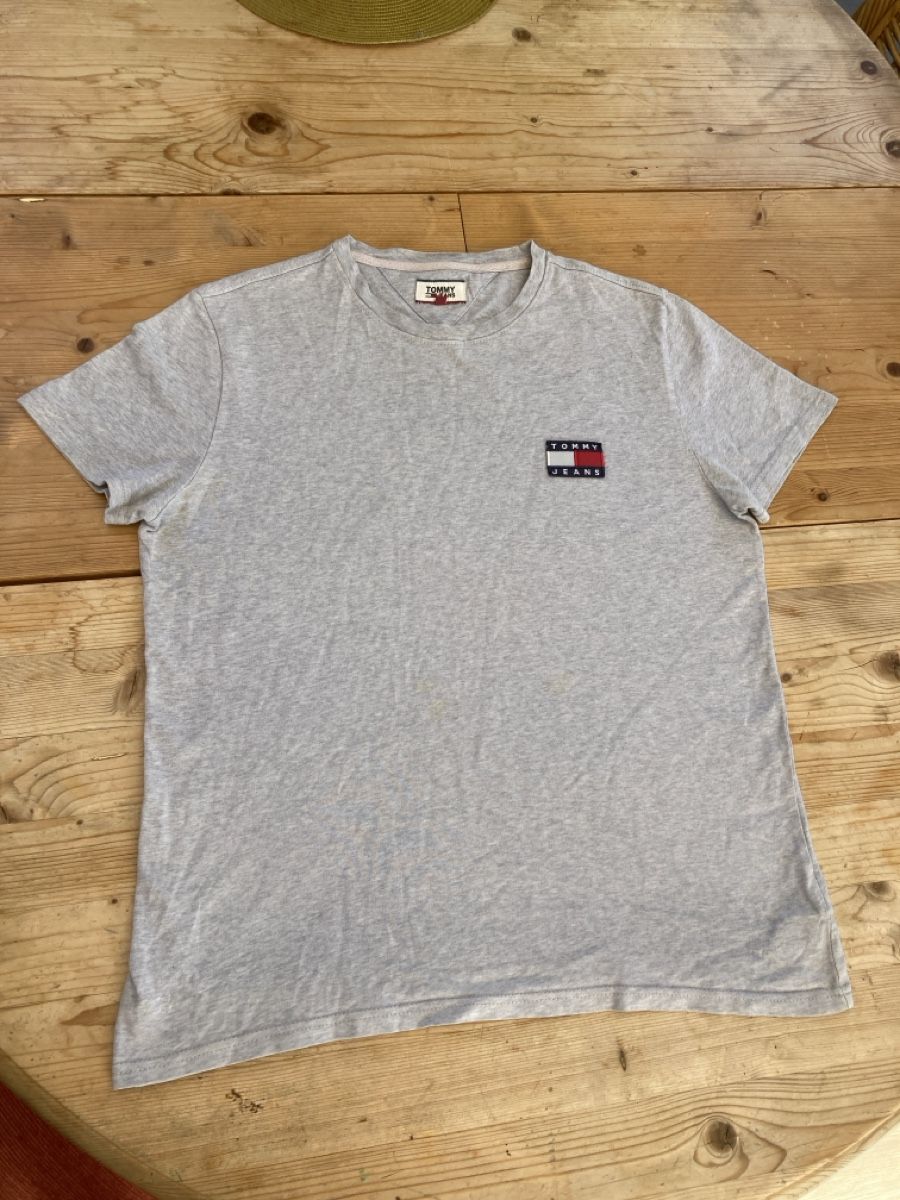 Tommy Hilfiger Hemden, T-Shirts & Polos: Tommy Jeans T Shirt 2 – Gebraucht aus Romanshorn von gokken
