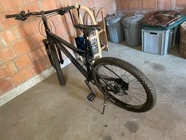 Mountainbikein Schwarz