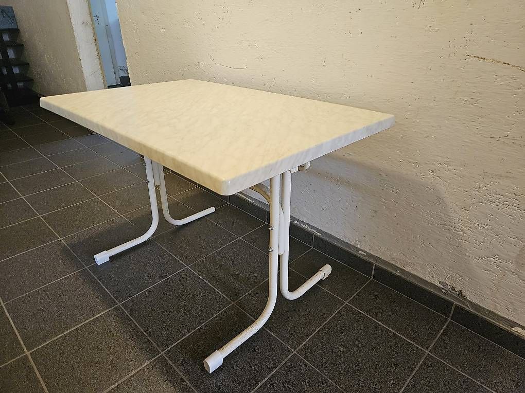 Tische: Weisse Klapptisch – Gebraucht aus Chur von zie_t9q2