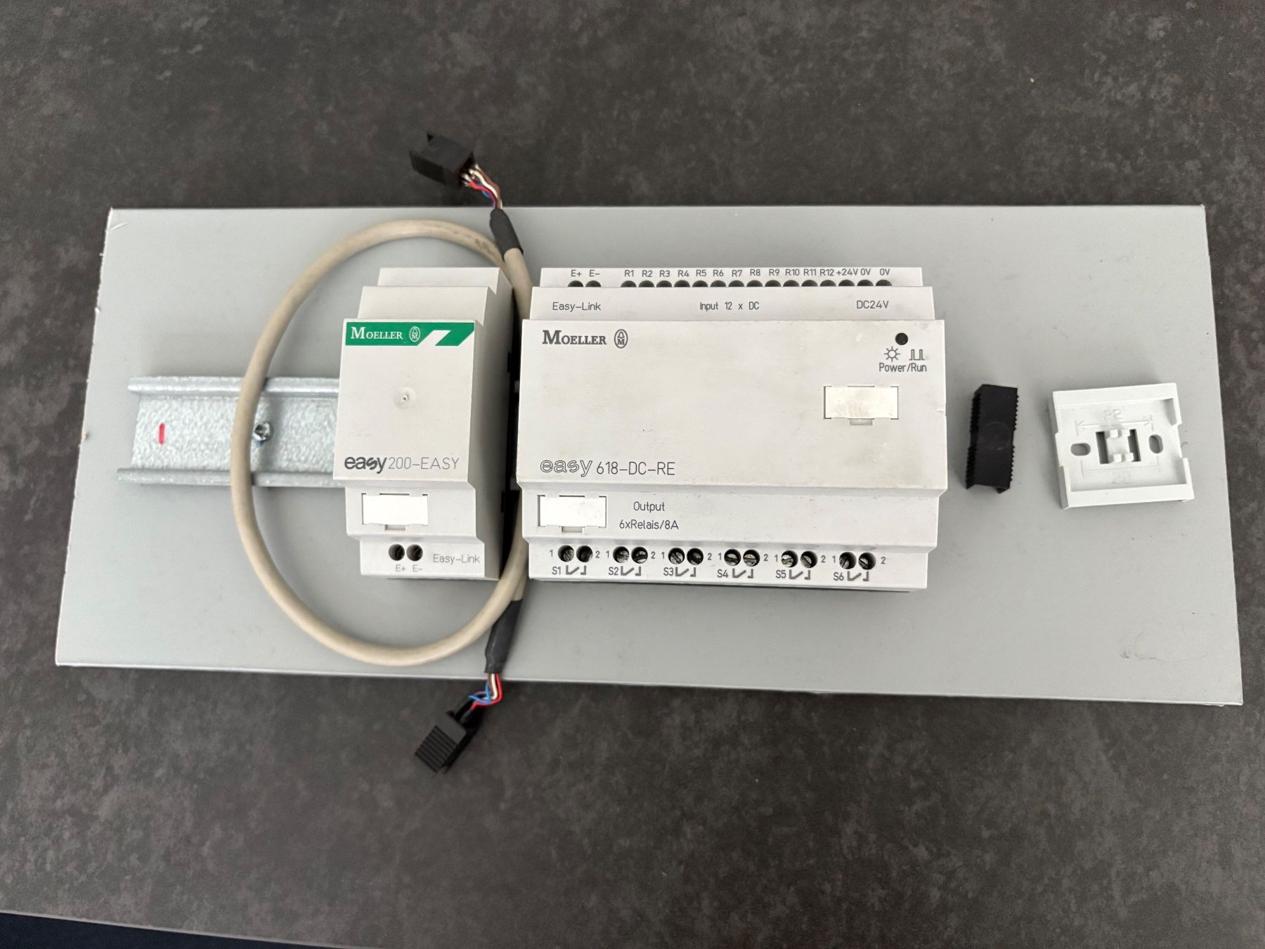 Elektronikbauteile: Moeller easy200-EASY Easy-link Kom. Modul  / easy 618-DC-RE – Gebraucht aus Pratteln von TT-Rudi