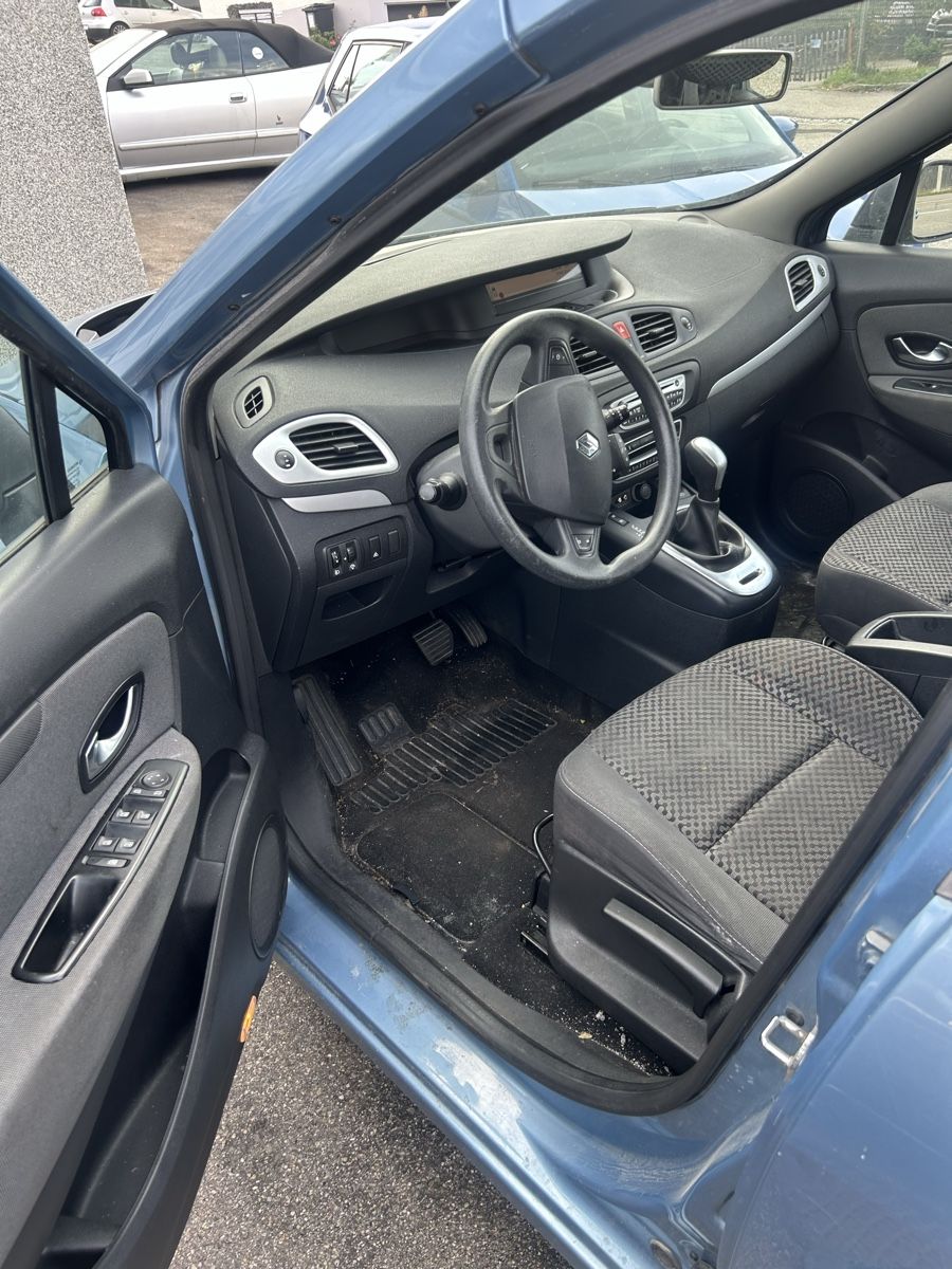 Renault Automobili: Renault Scenic 2.0 AUTOMAT  – Usato da Yverdon-les-Bains venduto da dma_njx9 4