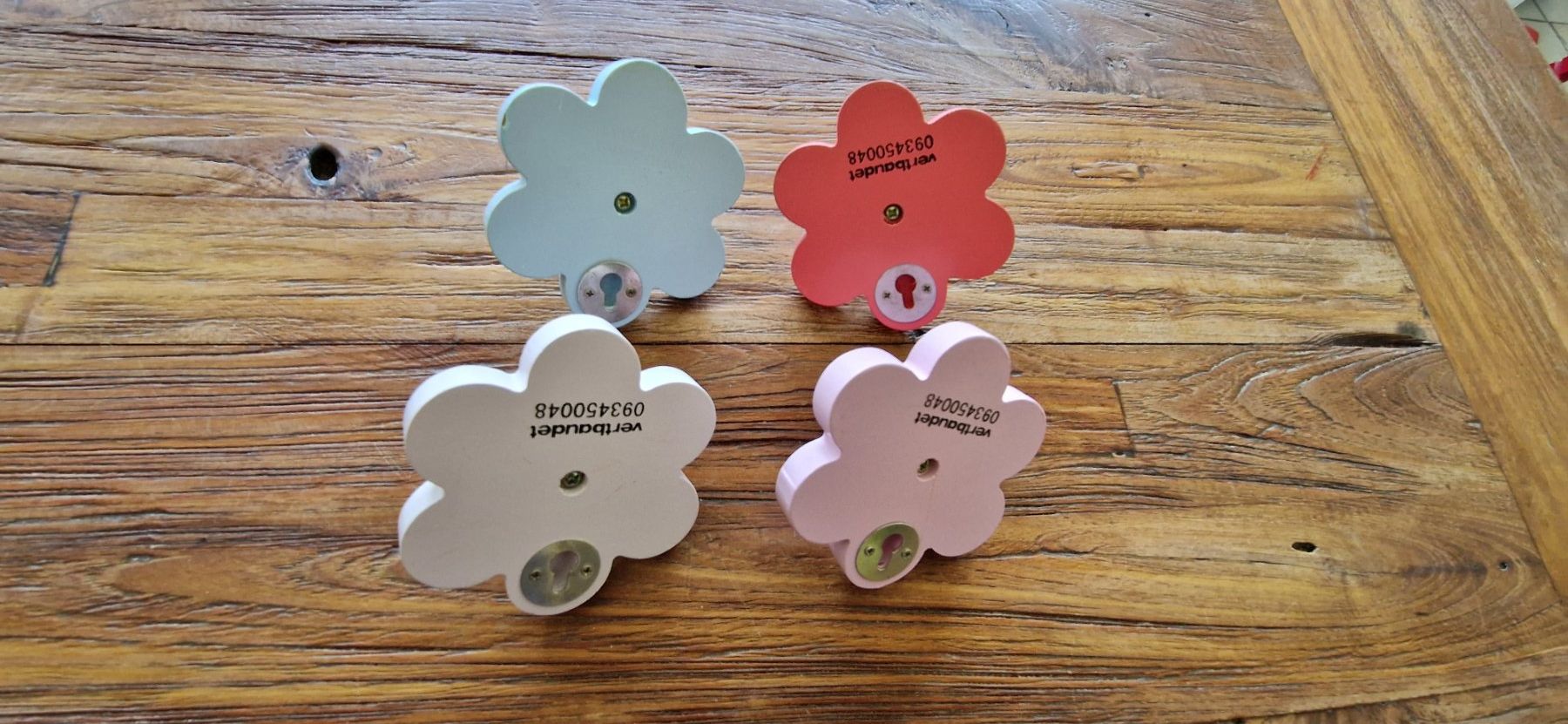 Vertbaudet Porte manteau: 4 Blumen Kleiderhaken – D'occasion à Zeiningen par rimoni 1