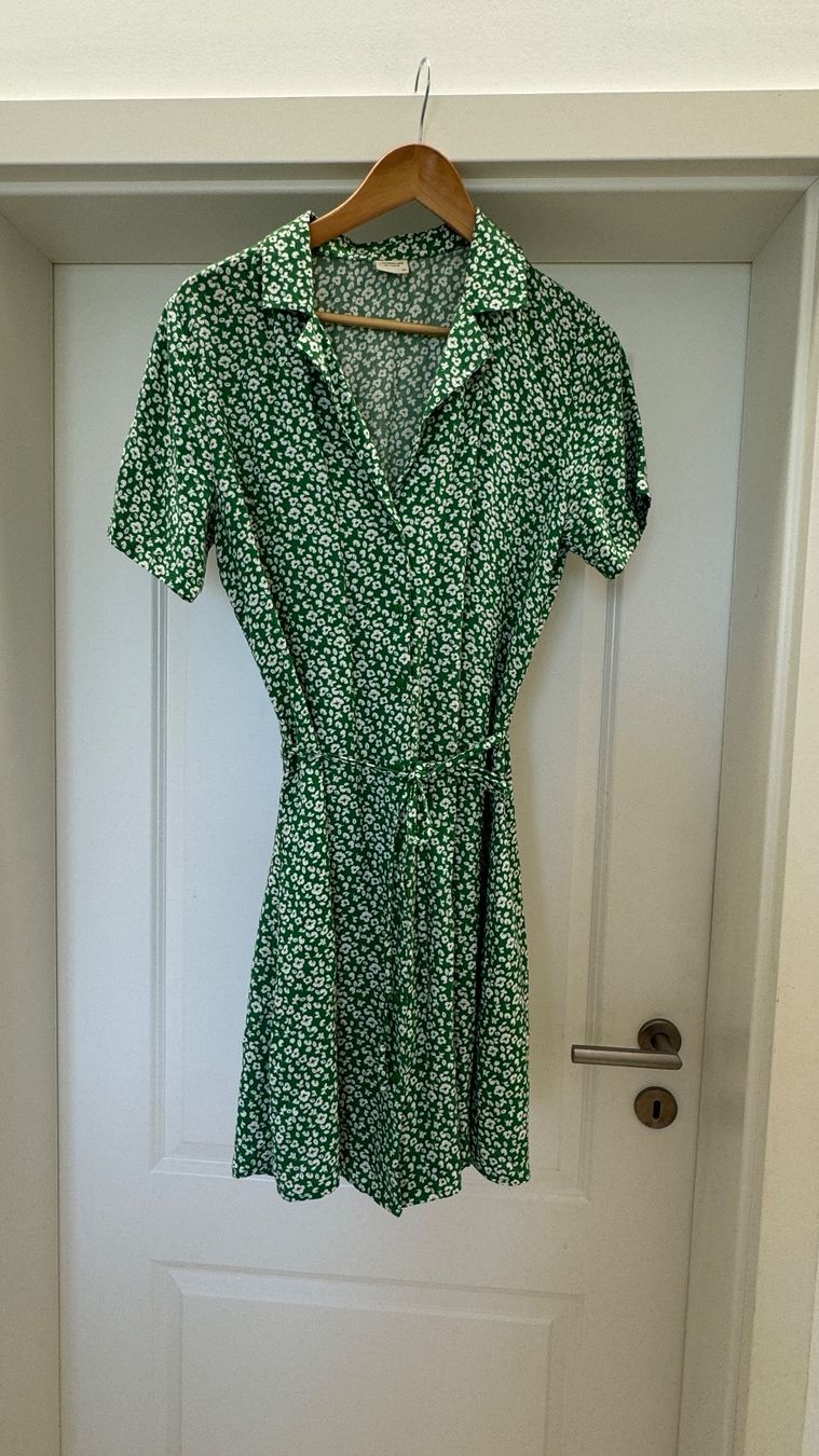 Only Vestiti: Robe chemise à fleurs en viscose – Usato da giffers venduto da sev_c9x9