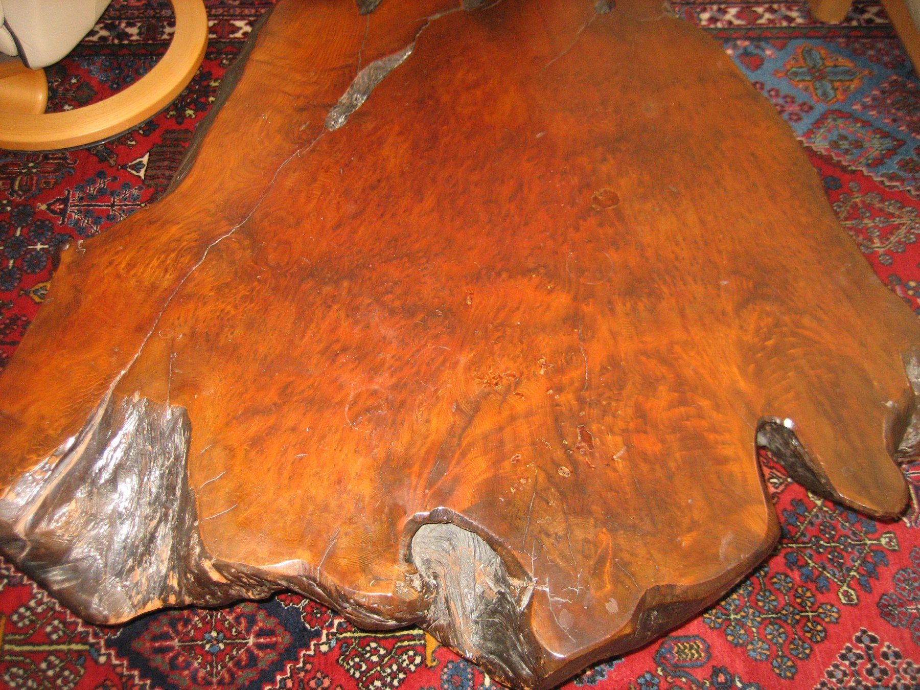 Pfister Tavoli: Rustikaler Couchtisch aus Holz, massiv, Unikat – Usato da Schüpfen venduto da gianni18