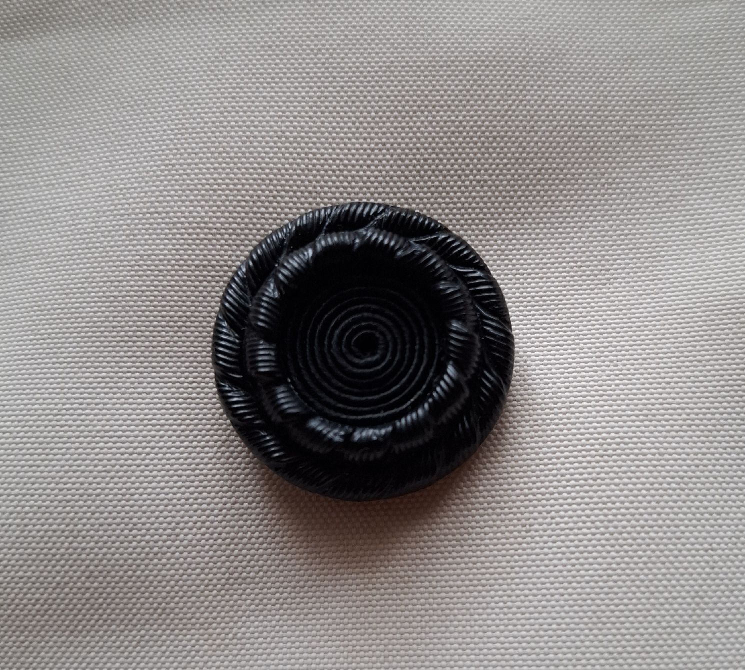 Bottoni: Schwarzer Zierknopf, 28 mm. – Usato da Dietikon venduto da Hirschkopf 6