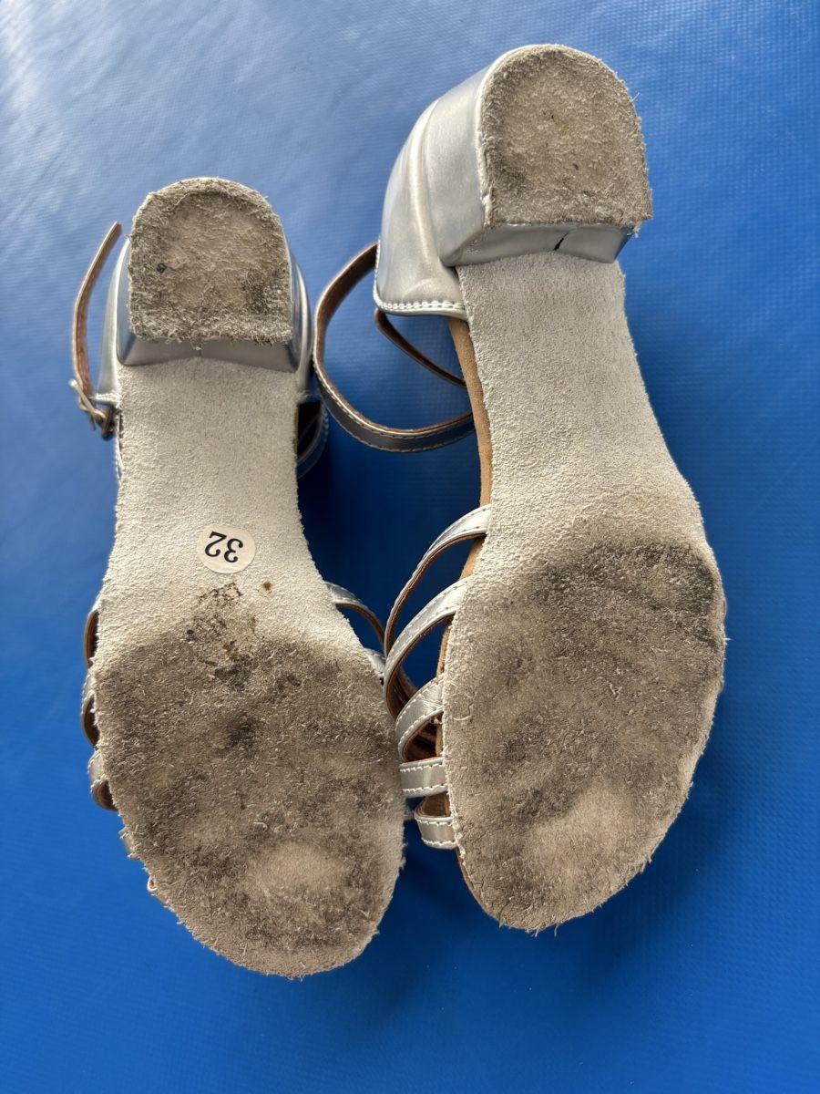 Schuhe für Mädchen: Mädchen Salsatanzschuhe Gr.32 – Gebraucht aus Emmen von H.Bettina 4