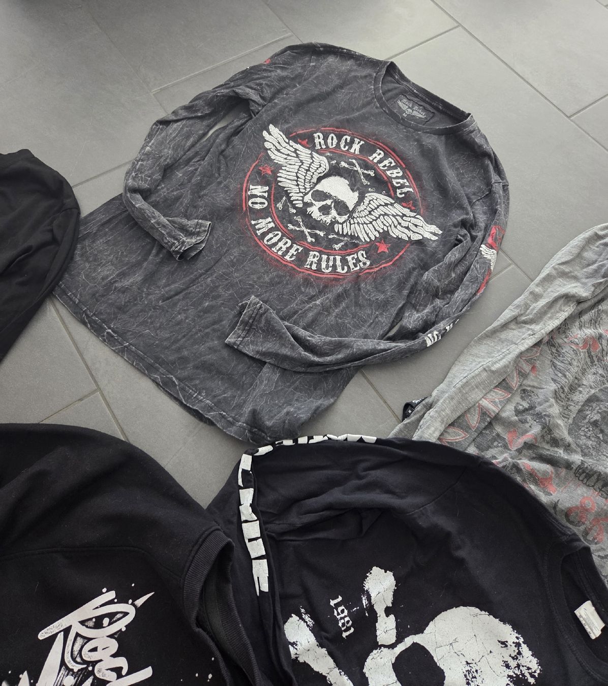 Lotti di vestiti: Kleiderpaket Oberteile Skull gr.M/L – Usato da Büttikon AG venduto da bluehim74 3