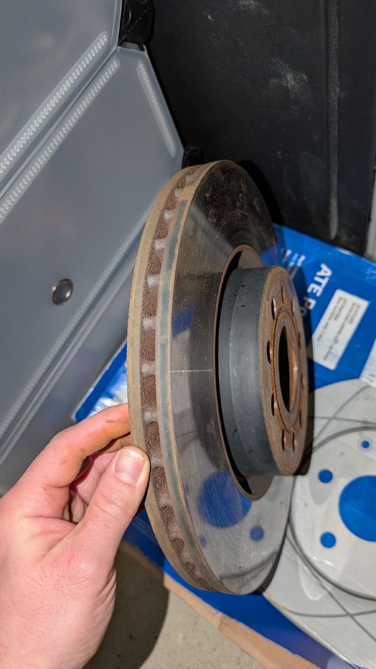 Brembo Tutti pezzi di ricambio auto: BREMBO  Bremsscheibe Vorne, wie Neu!! – Usato da Zürich venduto da ZaimR01