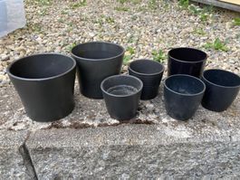 7x Übertöpfe schwarz