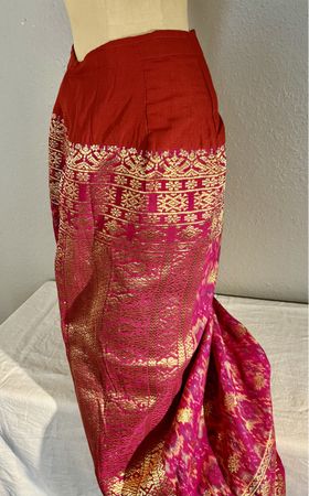 Splendide jupe sarong Indonésie, Ikat soie dorée, tissé main