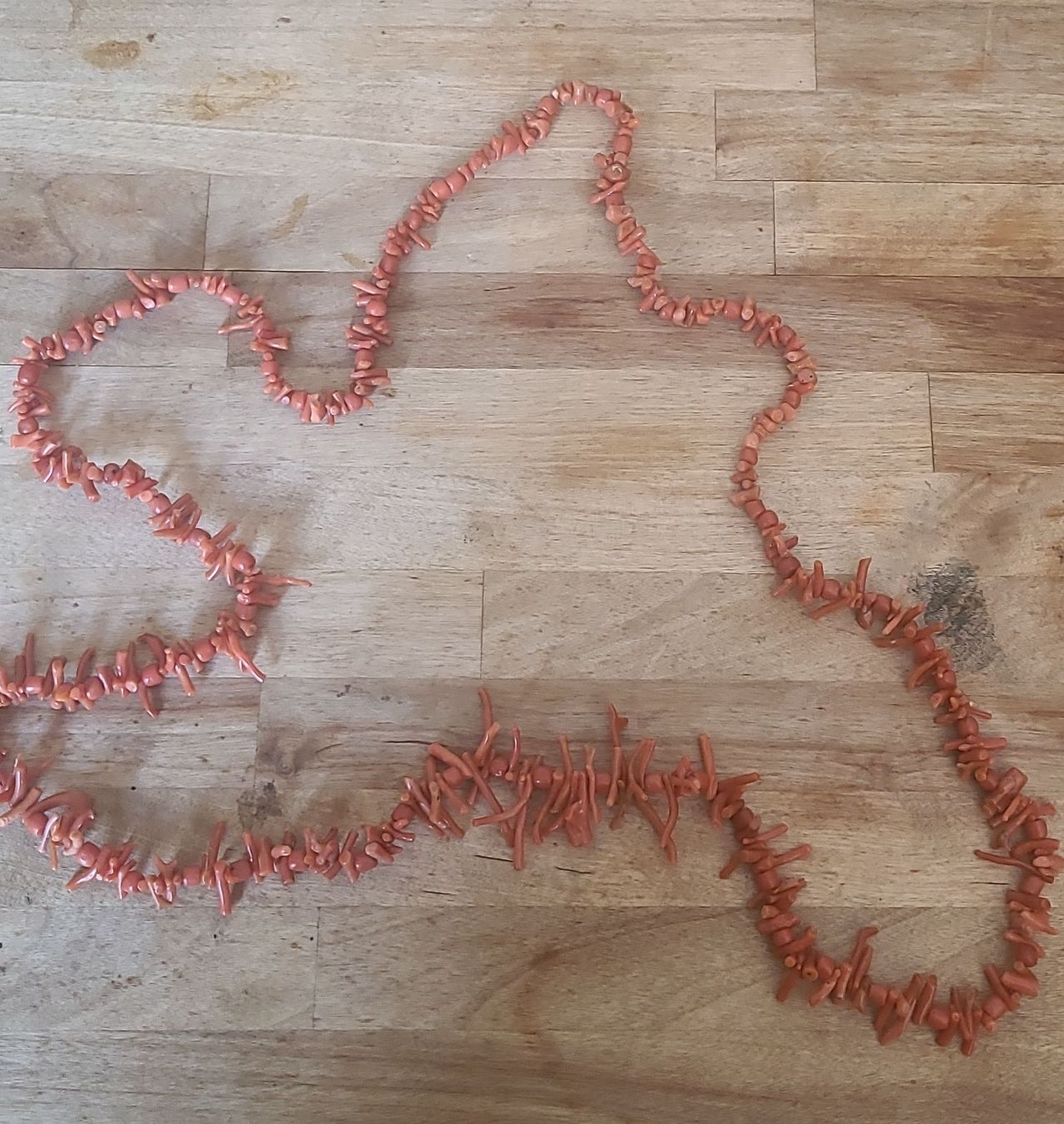 Colliers: Collier corail rose naturel – D'occasion à Genève par uneautresaison