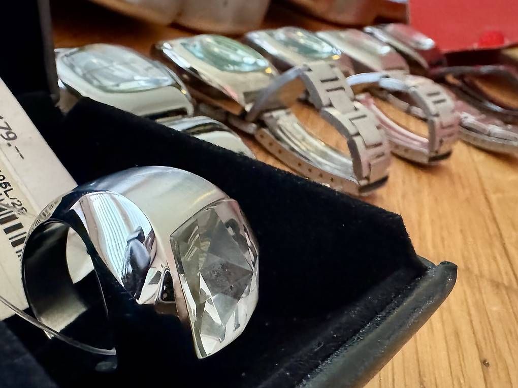 Montres:     Restposten Armbanduhren – D'occasion à Bern par Remy0 1