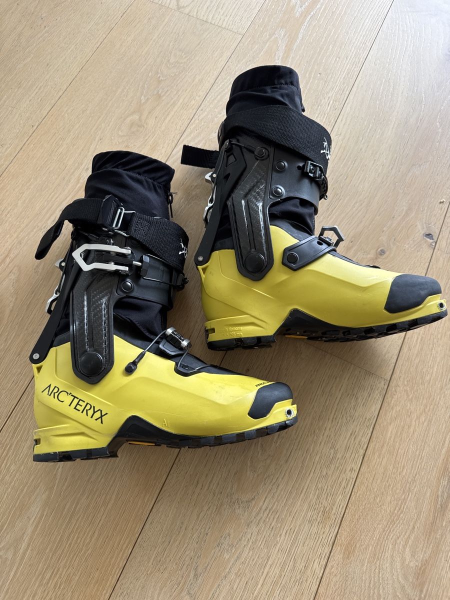 Arcteryx Herrenschuhe: ARCTERX Procline Carbon Lite Skiboot 24/24.5 – Gebraucht aus Pontresina von EngadinJules 1