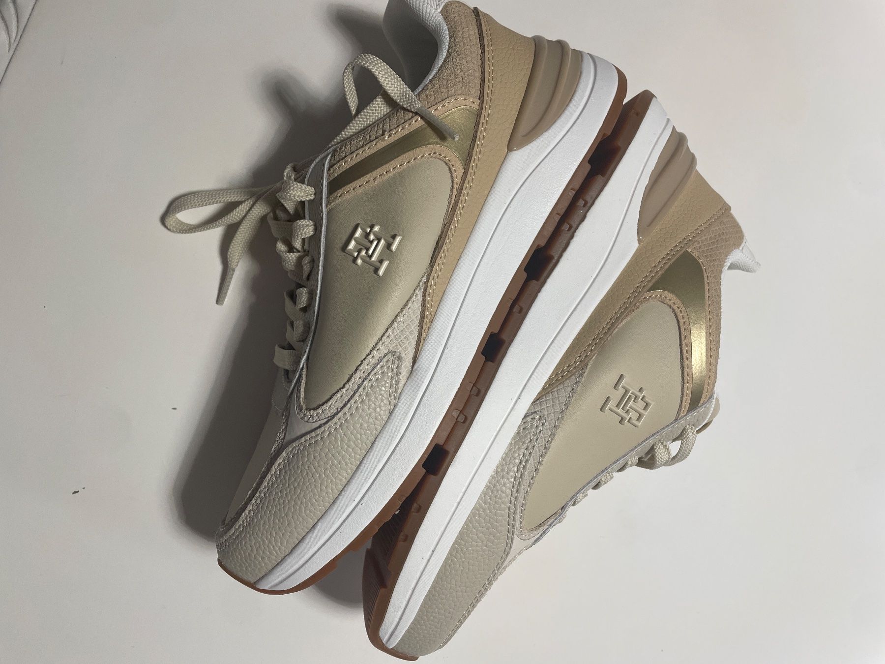 Tommy Hilfiger Scarpe da donna: Neue Tommy Hilfiger Schuhe Gr.40 – Nuovo e nell'imballaggio originale da Obfelden venduto da 3zwerge