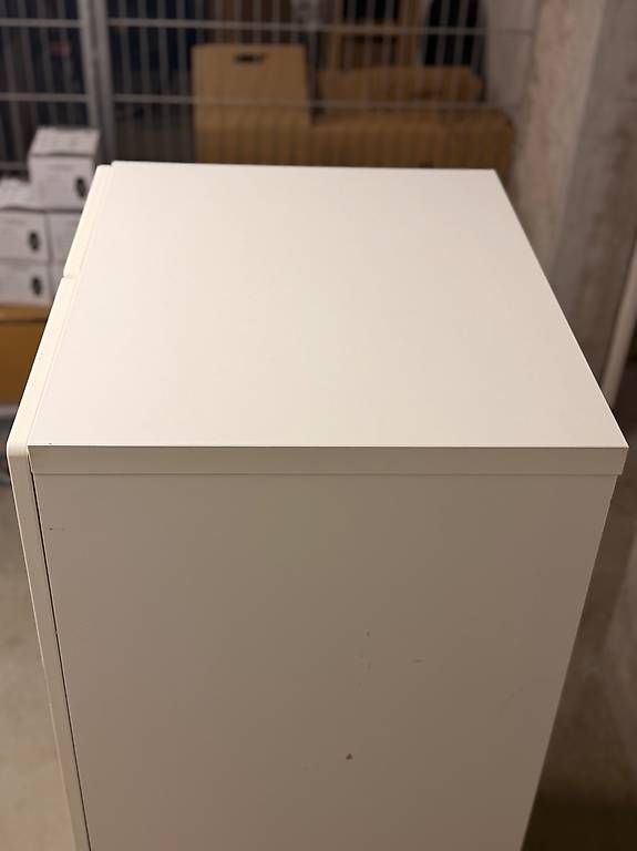 Schränke: Schrank mit Gebrauchspuren – Gebraucht aus Zürich von ziv_w2v8 4