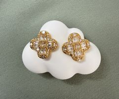 Elegante Ohrstecker, 18 Karat vergoldet, neu
