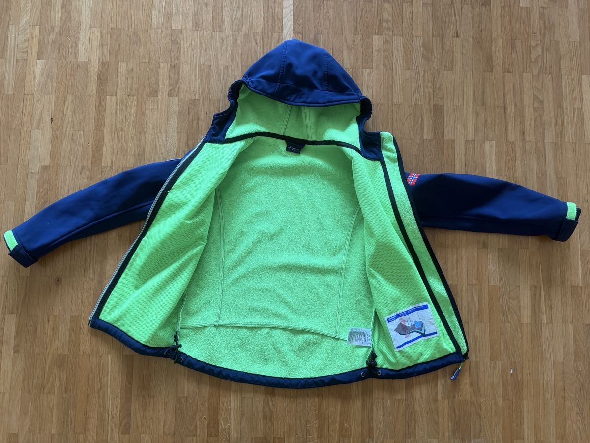 Trollkids Vestes & Manteaux: Trollkids Softshelljacke Gr 140 – D'occasion à Basel par syl_xt7q 1