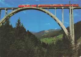 Langwies (GR) – RhB-Zug auf dem berühmten Langwieser Viadukt