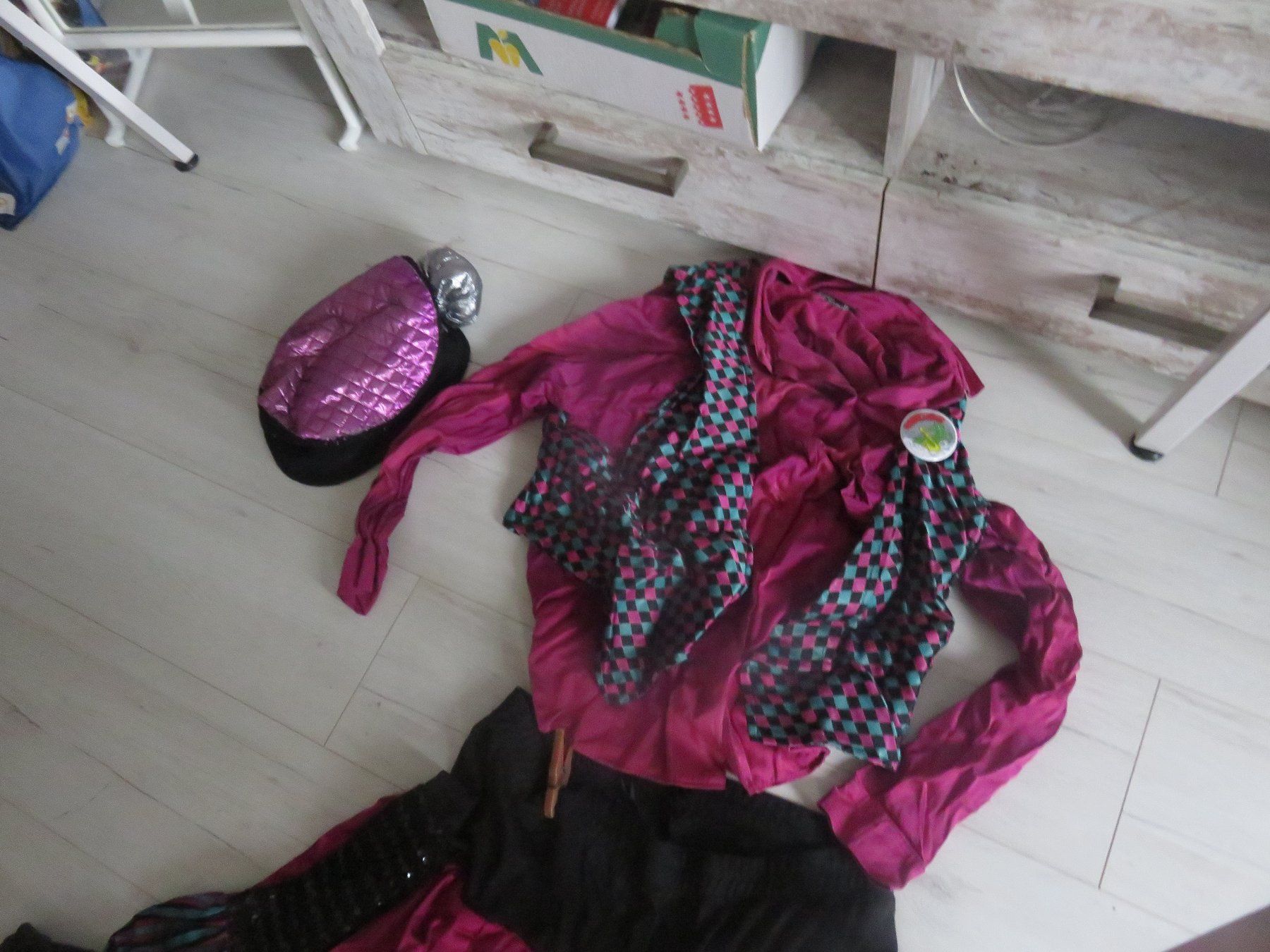 Costumi: Fasnachtskostüm🤩 +Hut gebraucht Grösse S – Usato da Schötz venduto da Vulkan2 1