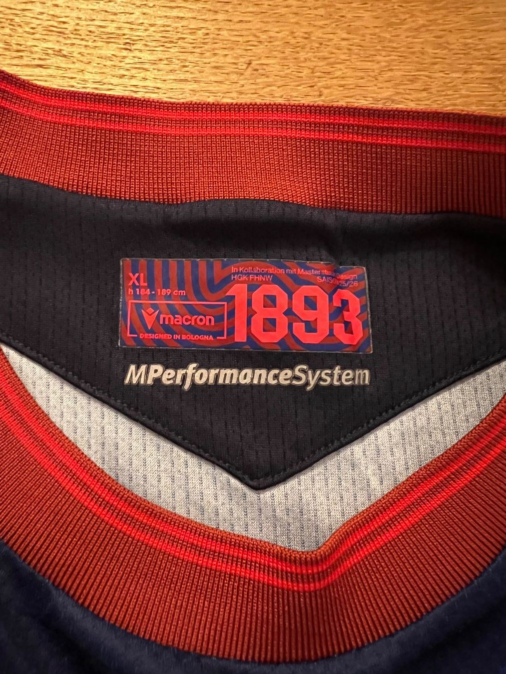 FC Basel Canottiere & Pantaloni: FC Basel Trikot Macron XL Adjetey 32 – Usato da Reinach BL venduto da Roger.Walliser 2