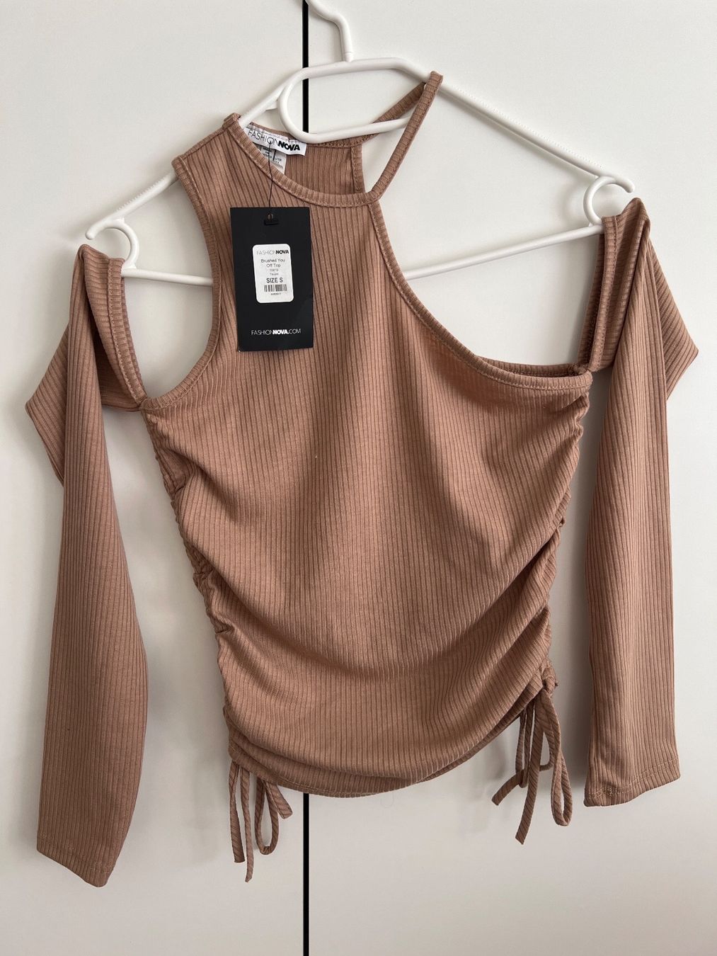 Top: Pull neuf à épaules dénudées taille S – Nuovo e nell'imballaggio originale da Renens VD venduto da sar_bwz5