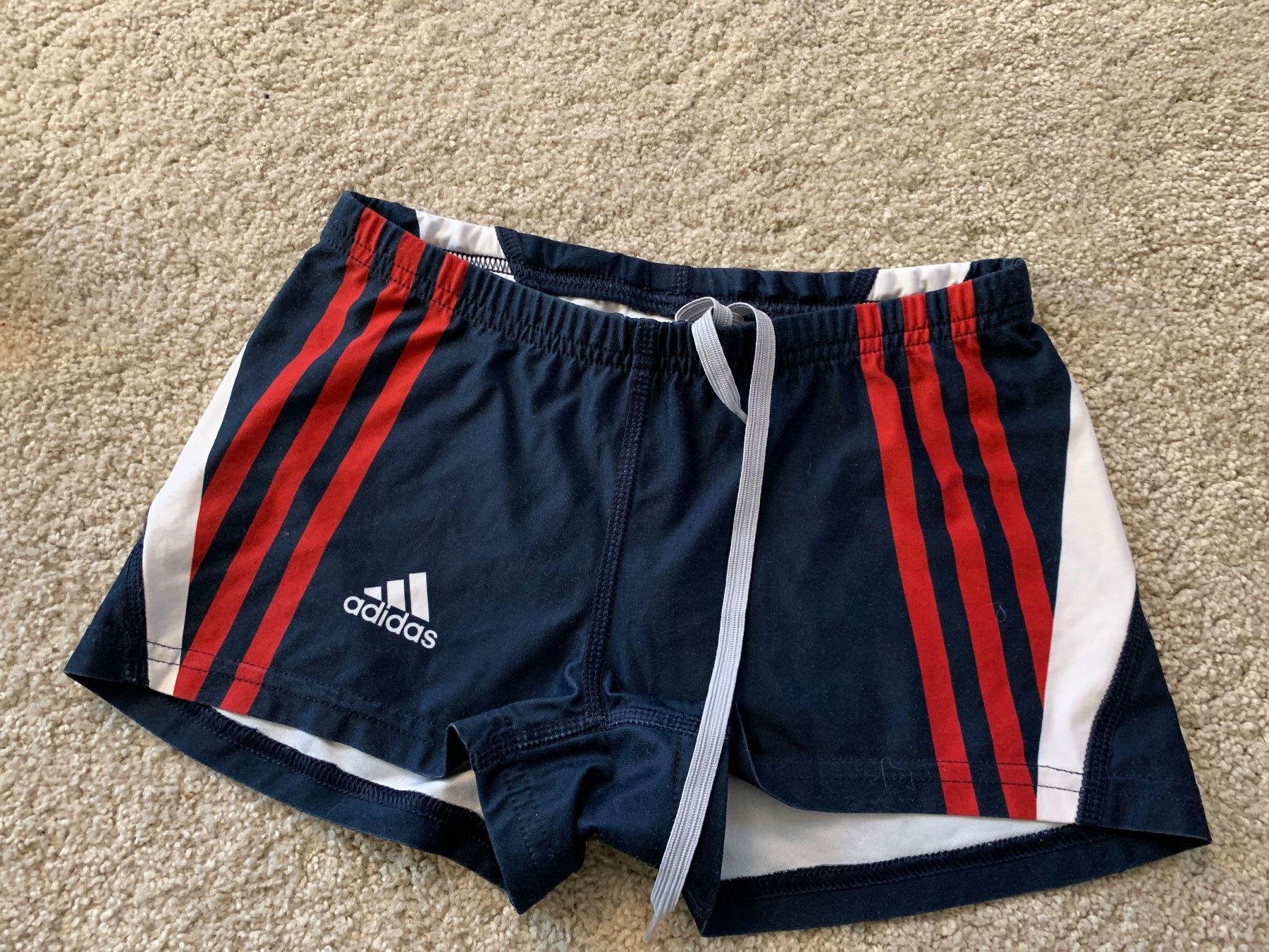 Adidas Gr 140 Turnhose Shorts (Gebraucht) in Oberweningen für CHF