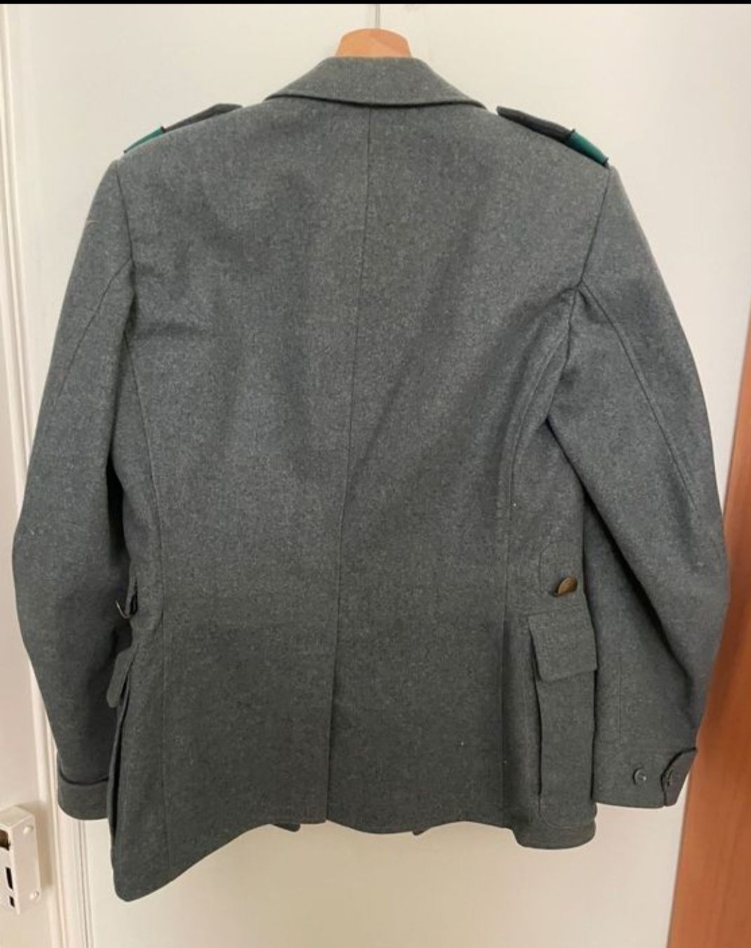 Schweizer Armee Uniformi: Schweizer Armee Ausgangsjacke – Usato da Römerswil LU venduto da Feerdi 1