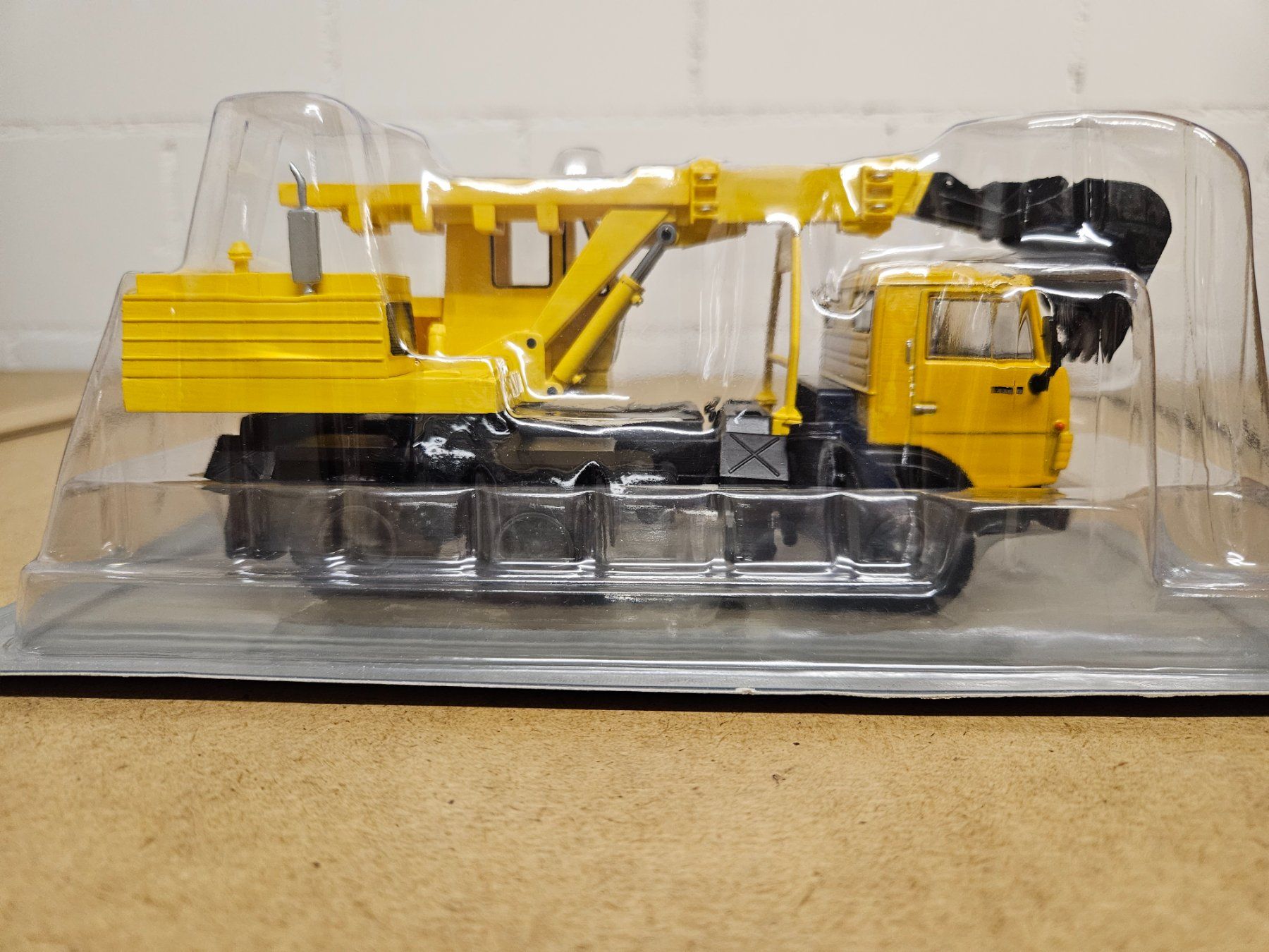 IXO Modellautos: KAMAZ 5511 EO 3532, 1:43 – Neu und originalverpackt aus Gockhausen von medved007 2