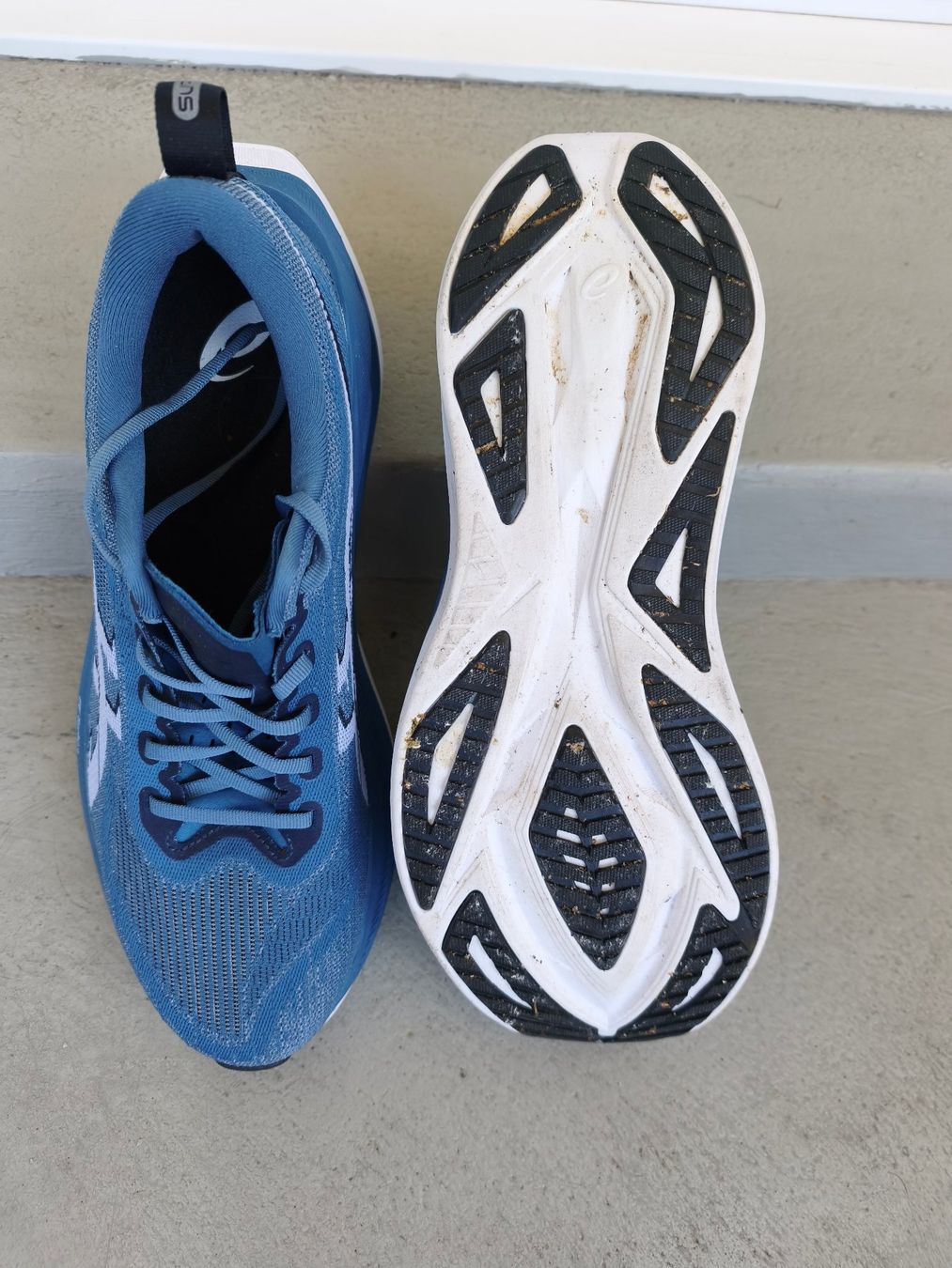 Asics Herrenschuhe: Asics Super Blast 2 (neuwertig) Groesse 45 – Neu (gemäss Beschreibung) aus Rotkreuz von gab_2w2s 1