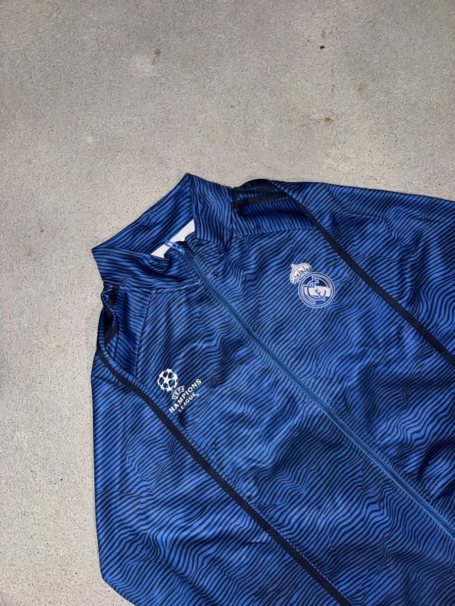 Giacche: vintage adidas real madrid trackjacket blue  – Usato da Oberhofen Thun'see venduto da 61archive 3