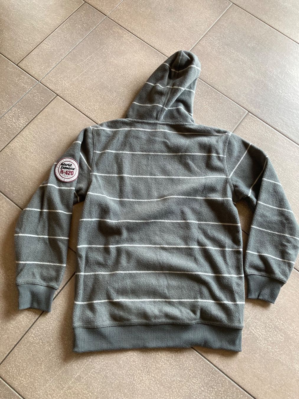 C&A Maglioni & Felpe: Faserpelz Pulli Gr. 146/152 mit Kapuze – Usato da Mosnang venduto da Kusli09 1