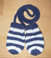 Warme Fäustlinge gestrickt Gr. 56/62  mit Kordel