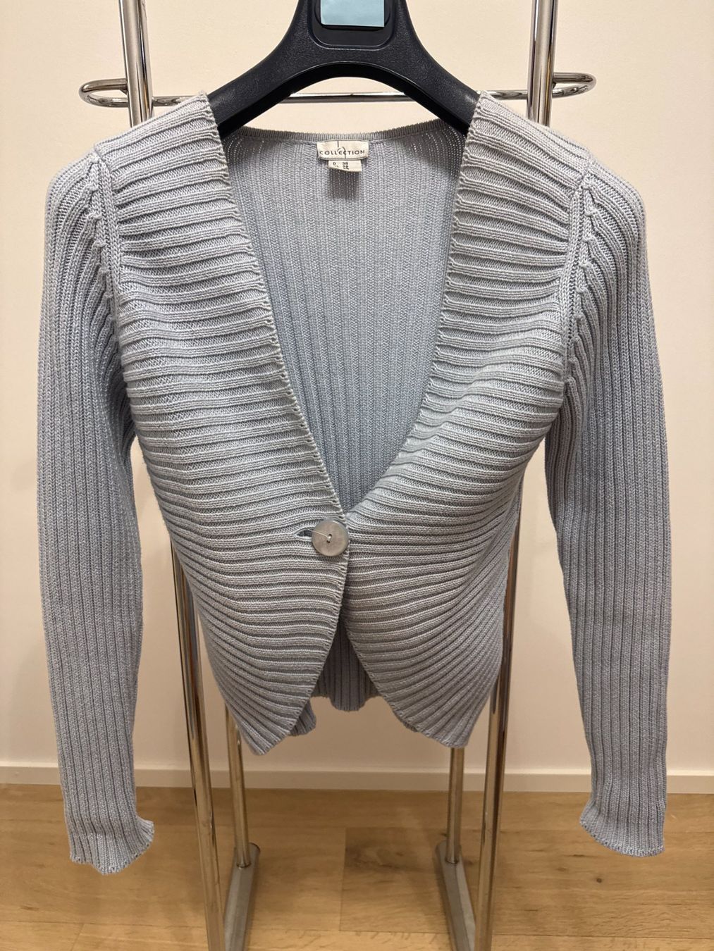 Vestes: Hellblaue Strickjacke Gr. S – Neuf (Voir description) à Fällanden par ala_k7vk