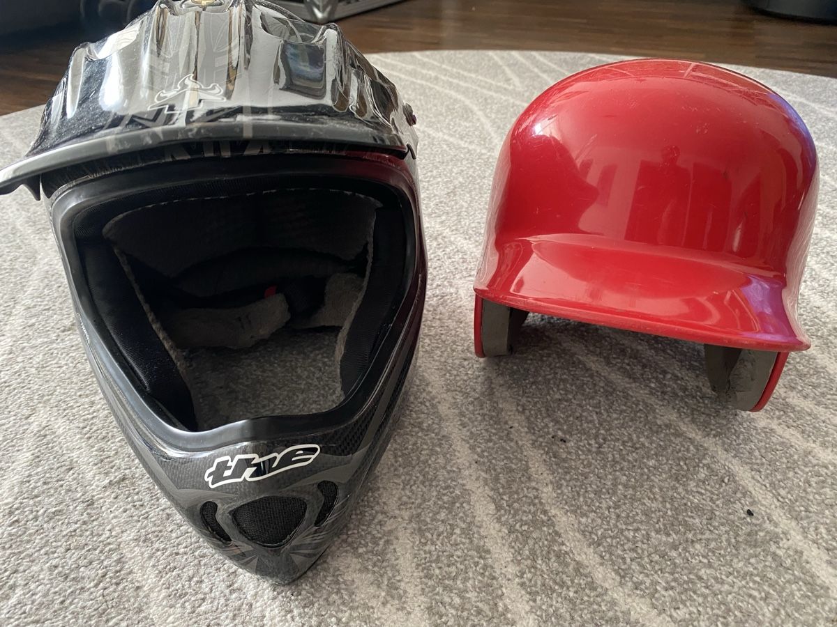 Caschi: 2x Helm – Usato da Baar venduto da Ape81