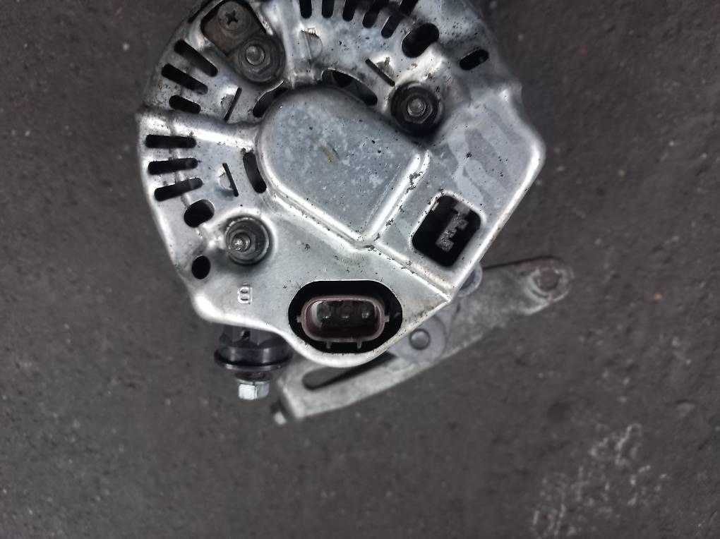 Tutti pezzi di ricambio auto: Alternator, lichtmaschiene daihatsu  – Usato da Egolzwil venduto da nag_g6sx 1