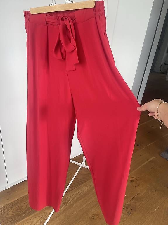 Pantalons: Rote breite Hose – Neuf avec emballage d'origine à Erlinsbach SO par mel_9nj8