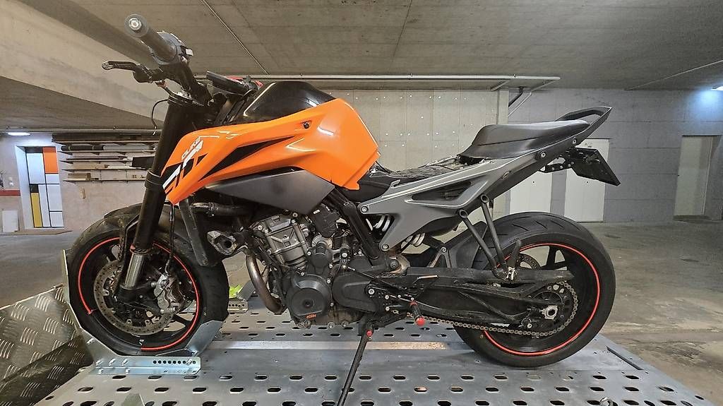 KTM Strada: KTM Duke 790 L accident Unfall – Usato da Bernex venduto da flyingsurfer