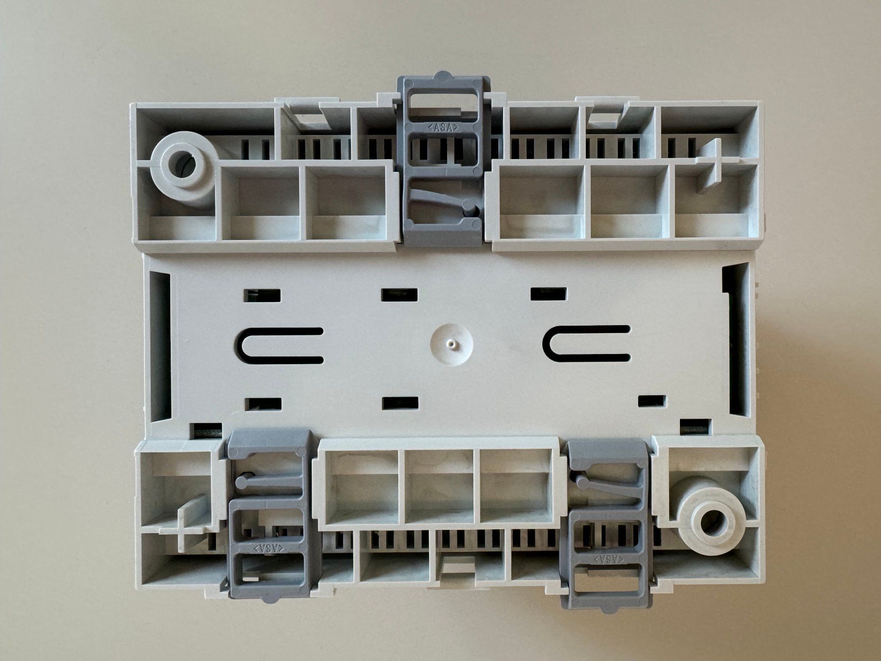 Siemens Componenti elettronici: Siemens-KNX RMZ787 Universalmodul – Usato da Trimbach venduto da ORTHOPORT 4
