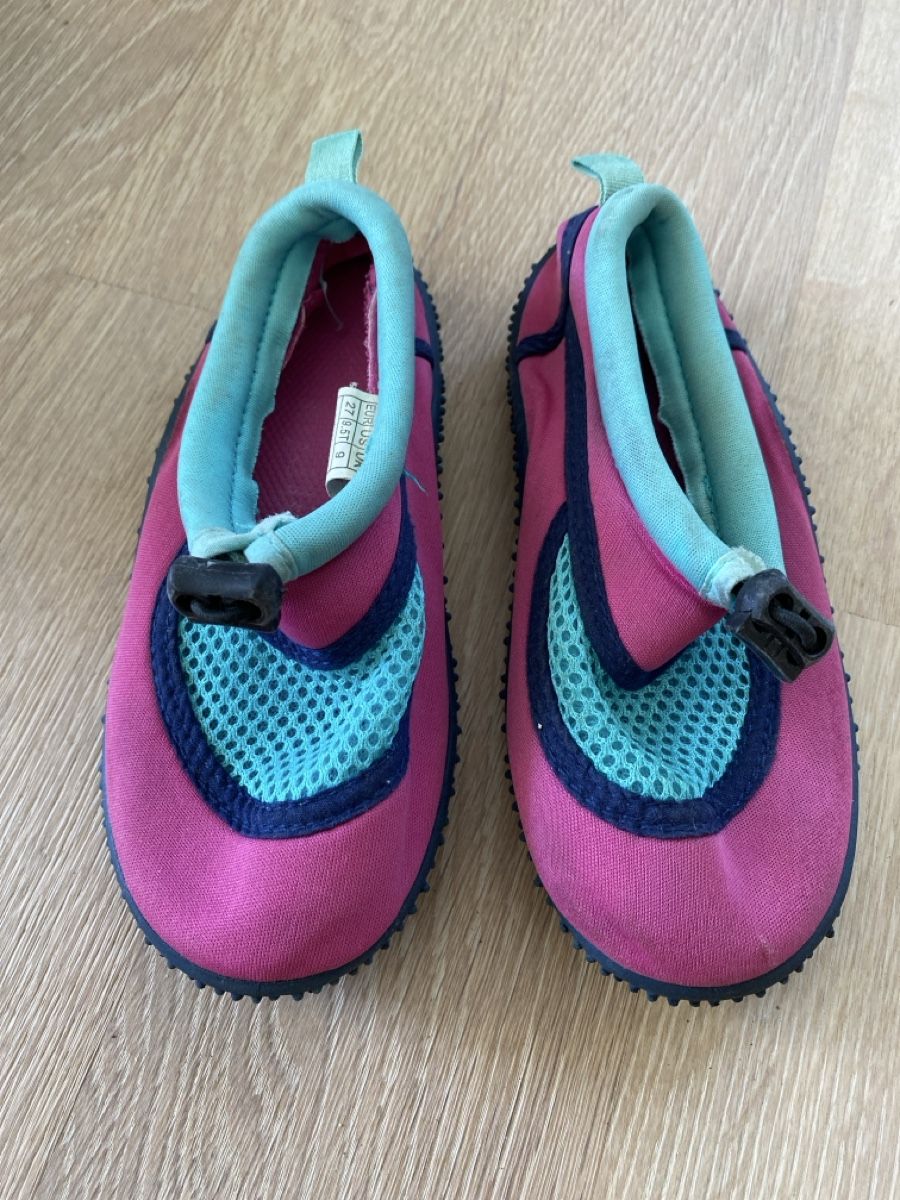 Scarpe per ragazzi: Badeschuhe Gr. 27 – Usato da Hergiswil NW venduto da mar_js5v