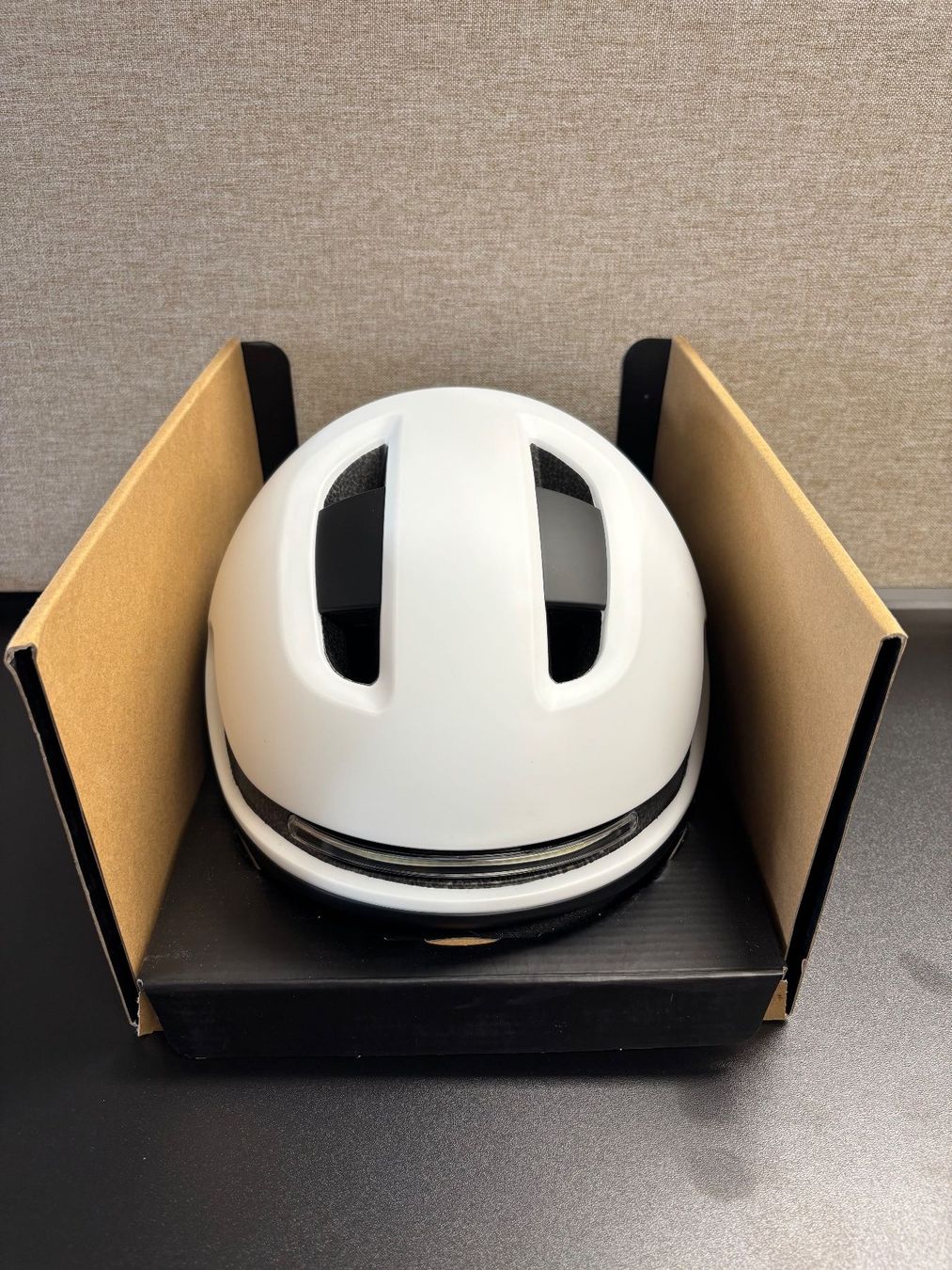 Helme: UNIT1 Aura Helm Mips L – Neu (gemäss Beschreibung) aus Lachen SZ von StickMaster 1