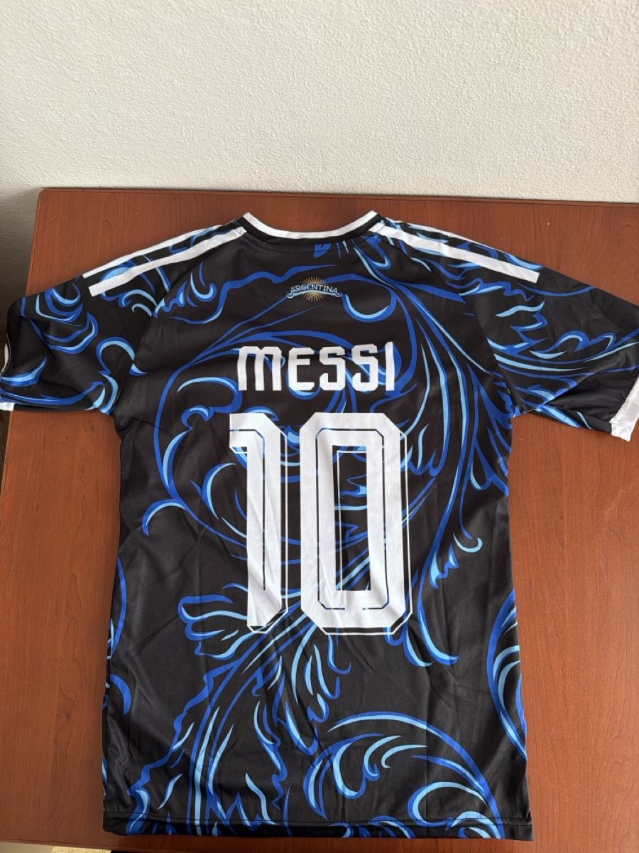 Scarpe, pantaloni & magliette da ginnastica: Fussball Trikot Messi  – Usato da jona venduto da alvert 1