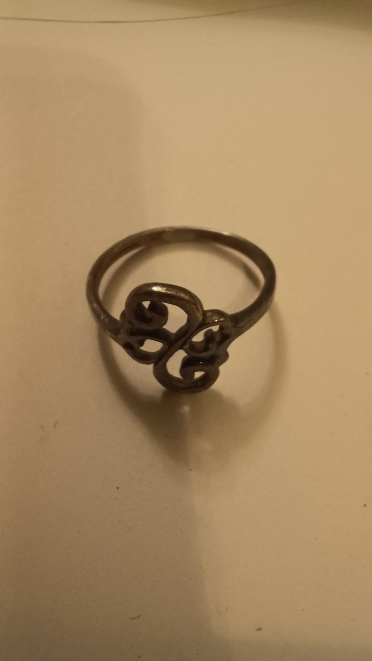 Anelli: Vintage Ring mit speziellem Design – Usato da Oberneunforn venduto da Bumbam