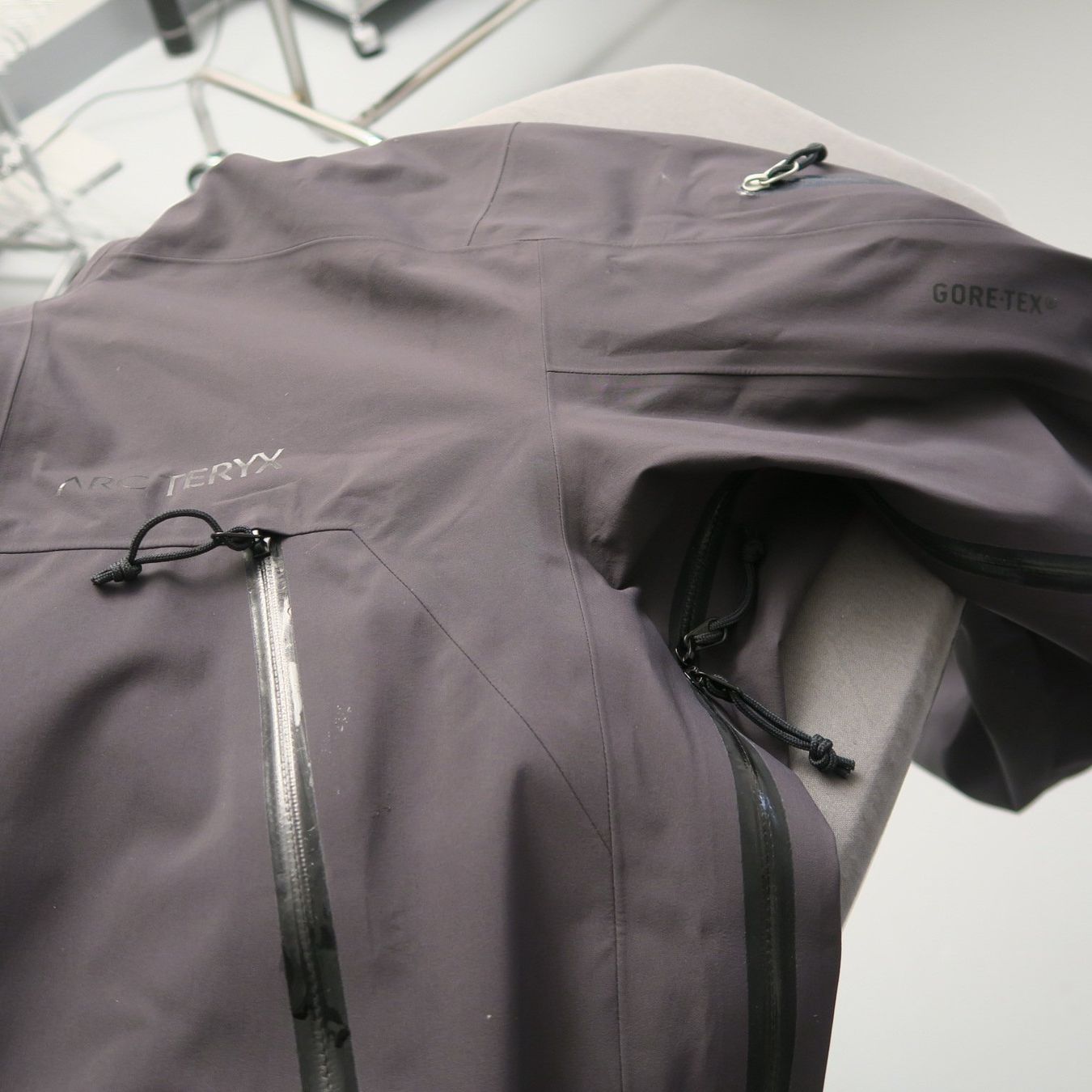 Arcteryx Vestes: Regenjacke arc'teryx, Grösse M, anthrazit – D'occasion à Goldingen par hes_qz5d 6