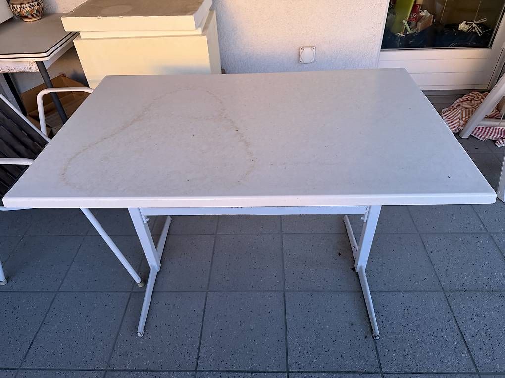 Set di tavolo e panche: Gratis Gartenklapptisch und Gartenstuhl – Usato da Aarau venduto da Maeschi4