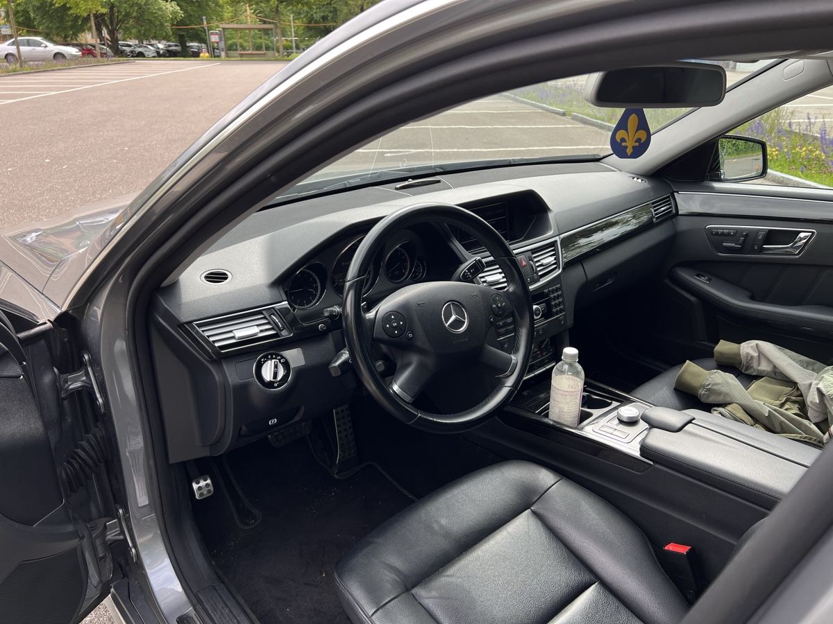 Mercedes-Benz Automobili: Mercedes E350 AMG Paket Schiebedach Occasion – Usato da Dietikon venduto da adi_ffm6 6