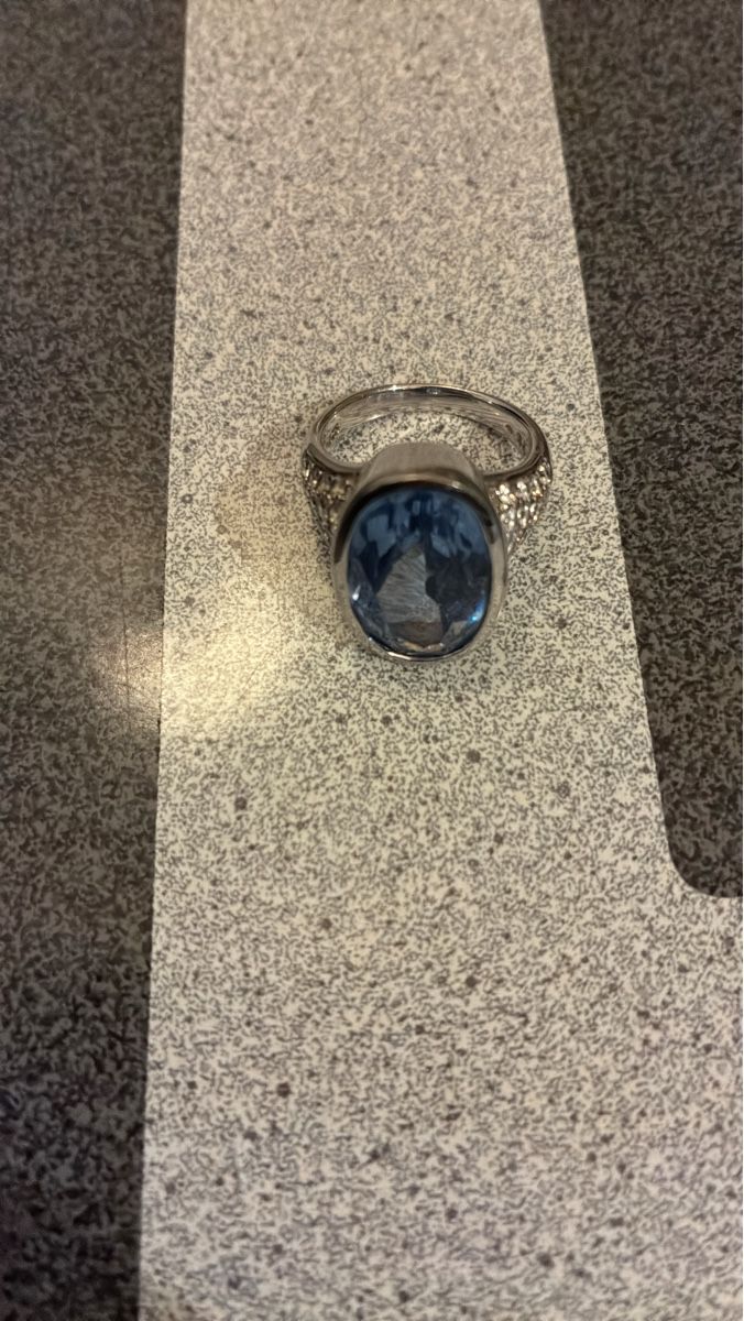 Anelli: Bague élégante avec pierre bleue sintillante – Nuovo (secondo la descrizione) da Genève venduto da Laniblue 1